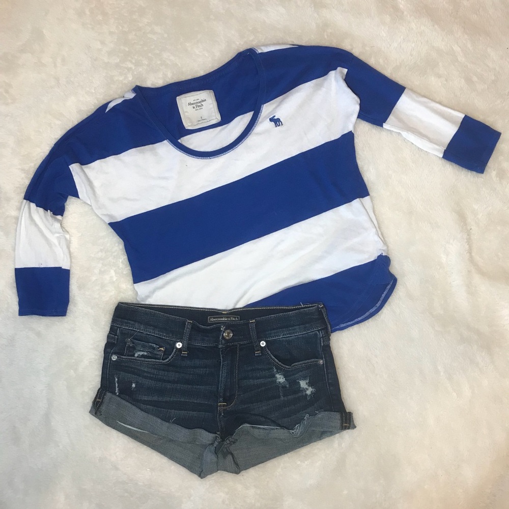 🎊ABERCROMBIE BLUE AND WHITE CUTE STRIPED TOP🎊